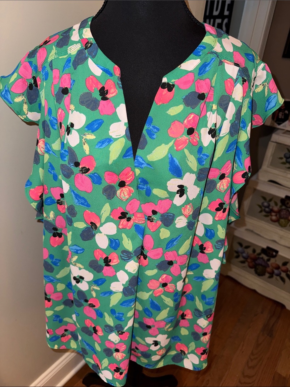 Zac & Rachel Green Floral Split V-Neck Blouse